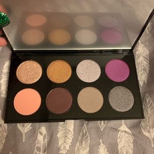 ⭐️5 for $25⭐️That’s So Betty Eyeshadow Palette